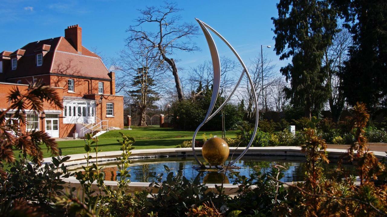 The Pinewood Hotel Slough Exterior foto