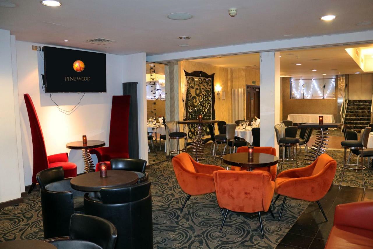 The Pinewood Hotel Slough Exterior foto